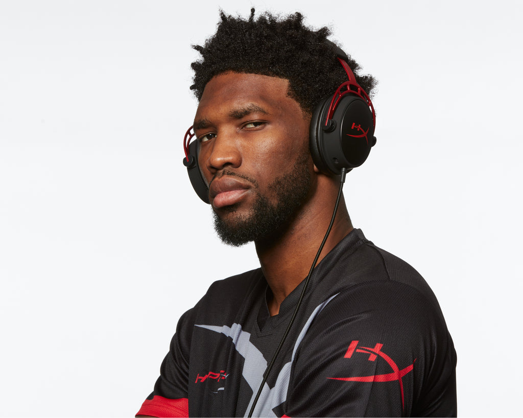 El All-Star de la NBA Joel Embiid se convierte en el embajador oficial de los audífonos para videojuego de HyperX