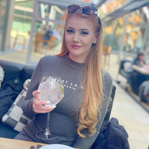 OnlyFans Model Shares “6 Candle Scents to Get Your Partner in the Mood”