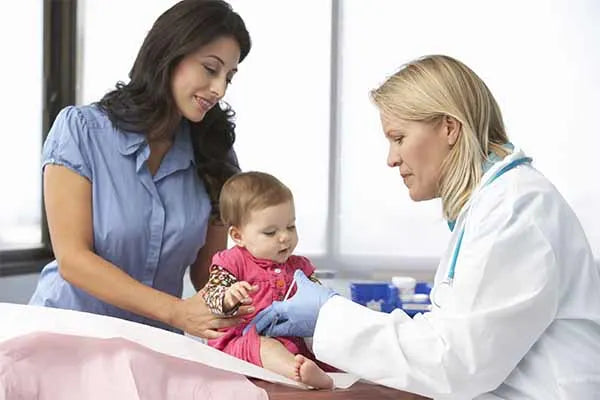 Tres preguntas que debes hacerle a tu pediatra sobre el crecimiento de tu hijo