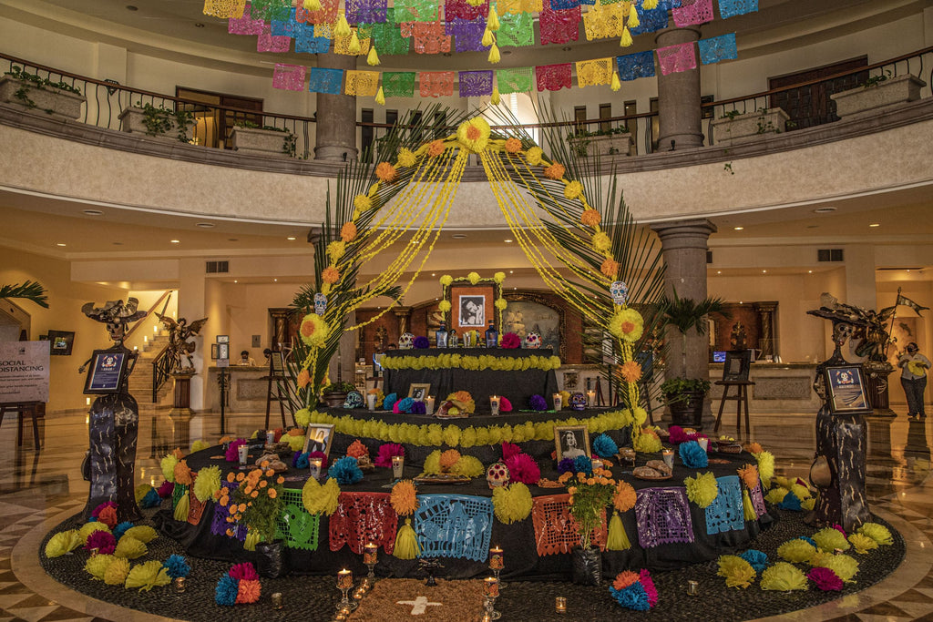 Halloween y Día de Muertos se unen en celebración en la playa