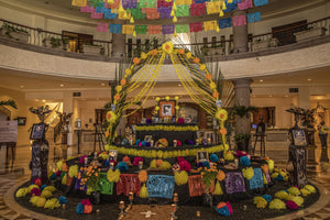 Halloween y Día de Muertos se unen en celebración en la playa