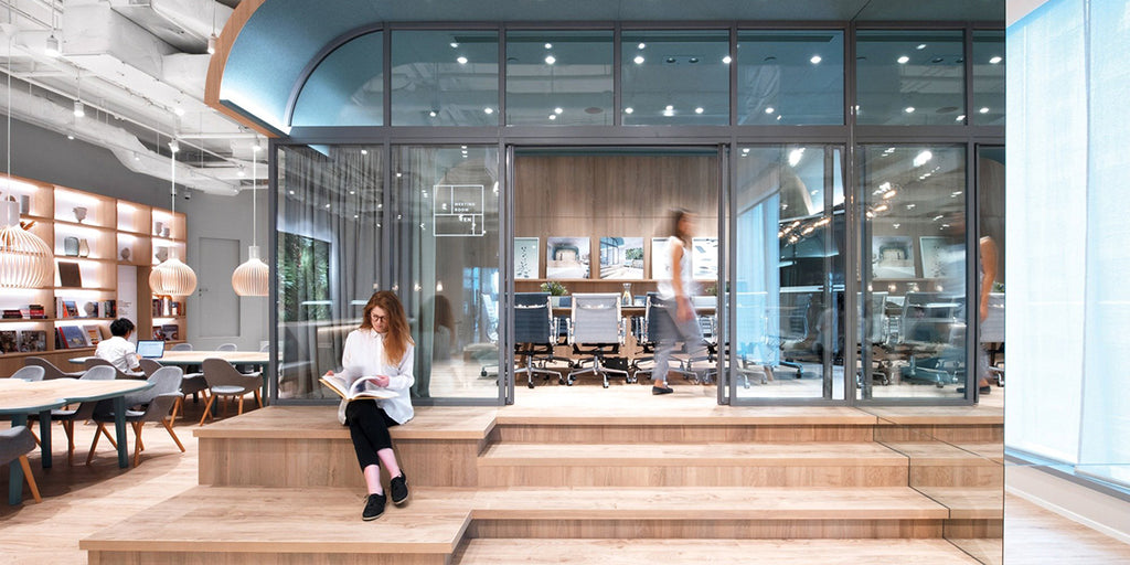 Cómo influye la iluminación en los espacios de coworking