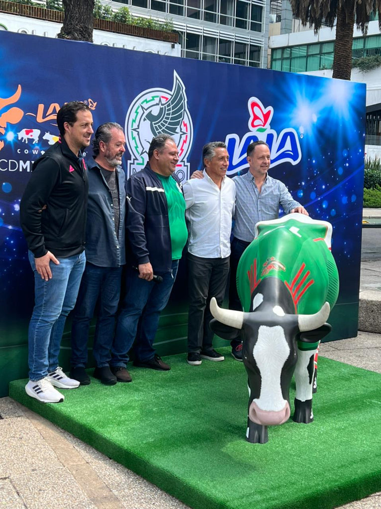 EL COWPARADE SE VISTE DE VERDE PARA APOYAR A LA SECCIÓN MEXICANA RUMBO AL MUNDIAL DE CATAR