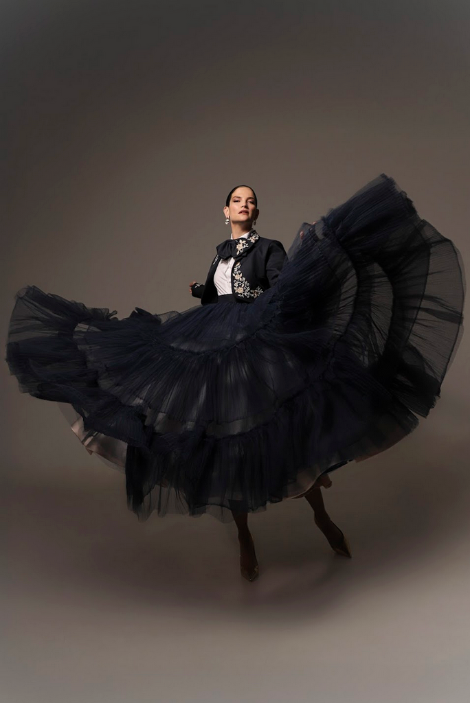 El diseñador Benito Santos viste a Natalia Jiménez con poder y elegancia para su gira "La Jiménez"