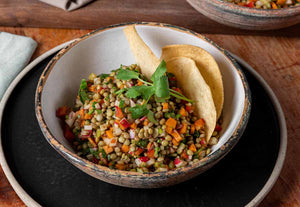 Aires de Campo te comparte una receta de ensalada fría de lentejas con curry y cilantro