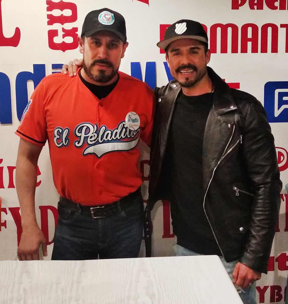 Víctor González y Alexis Ayala, padrinos del primer aniversario de  “El Peladito” San Diego, California