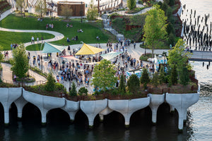 Thomas Heatherwick completó el parque y el teatro de Little Island en la ciudad de Nueva York