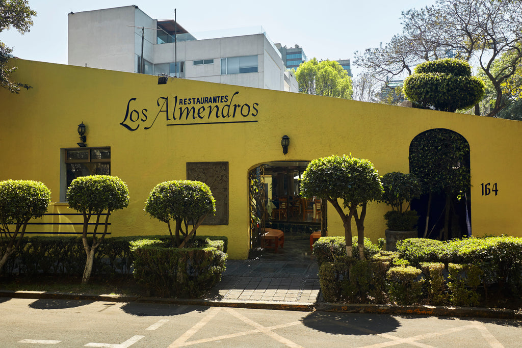 Los Almendros se renuevan estrenando página web