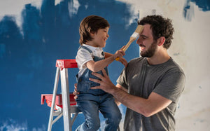 Papá manos a la obra: conoce las herramientas de pintura para él