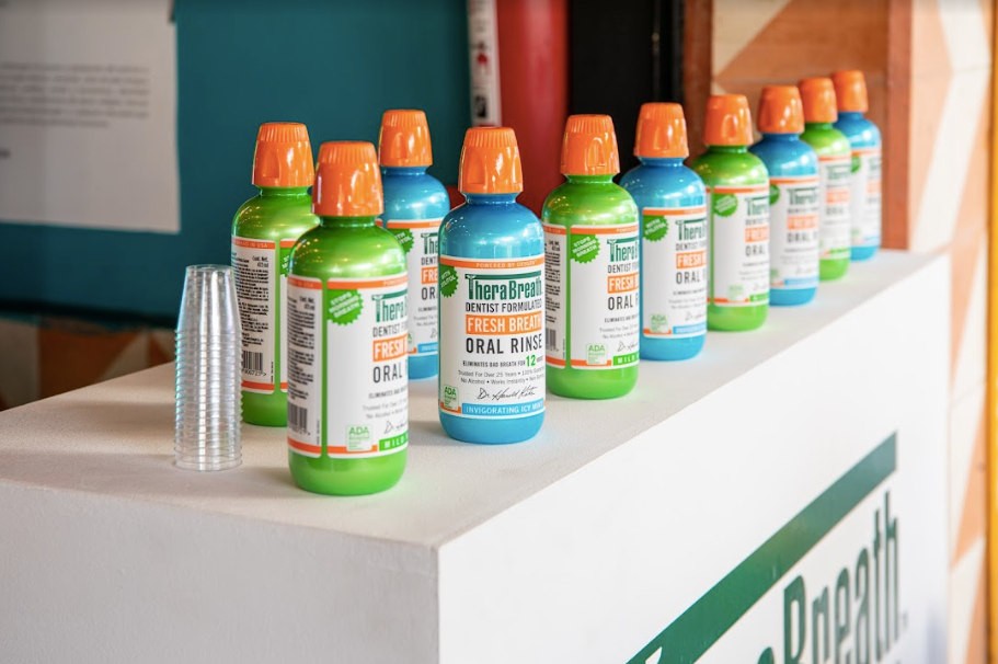 Refresca tu aliento con TheraBreath, el nuevo enjuague bucal que llegó a México