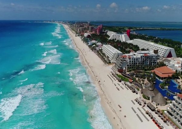 Cancún: autorizan vacunación a trabajadores del Turismo
