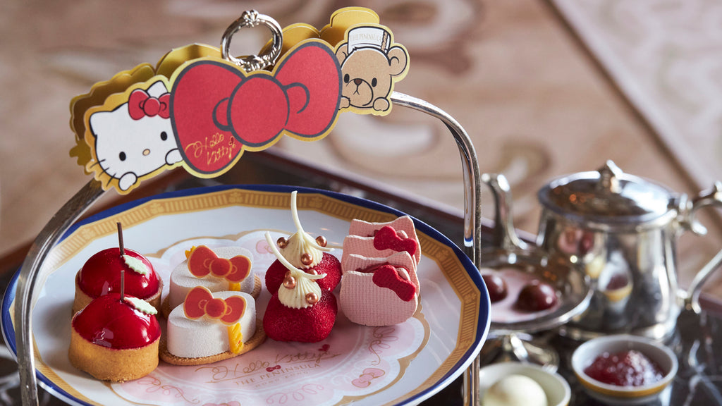 HELLO KITTY Y EL CLÁSICO OSO DE THE PENINSULA SE ENCUENTRAN EN LA ‘GRAN DAMA’ DE HONG KONG