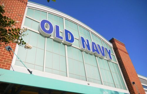 OLD NAVY CELEBRA 25 AÑOS DE ABRIR SUS PUERTAS PARA TODOS