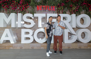Adam Sandler y Luis Gerardo Méndez se reunieron con los medios de comunicación en México