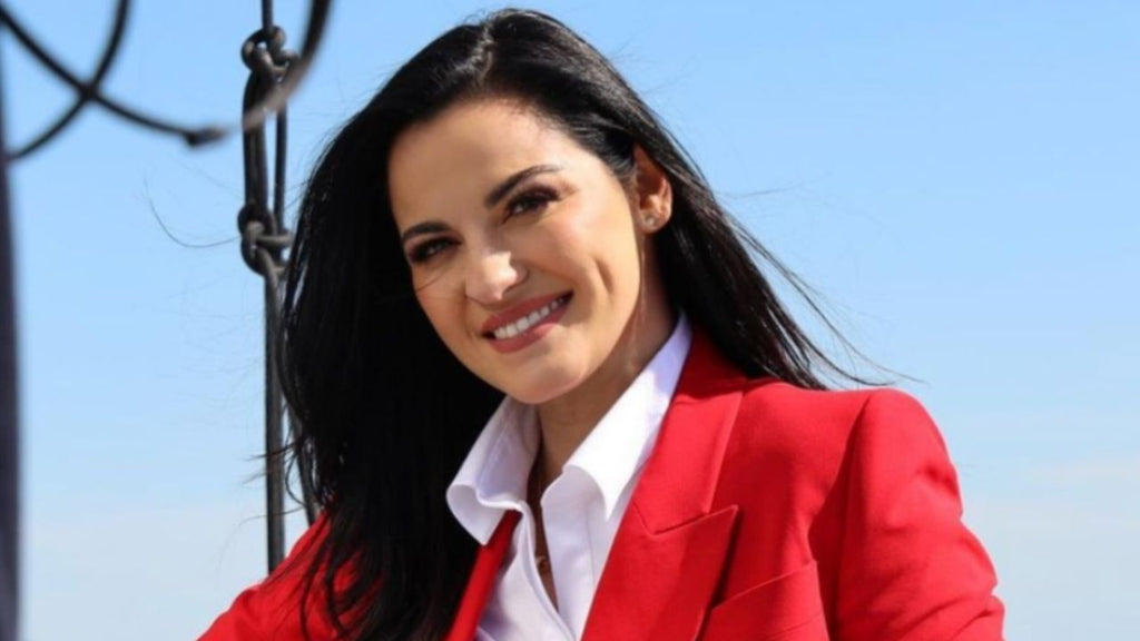 ¿Seguirá la bella y talentosa Maite Perroni dando conciertos en directo mientras está embarazada?