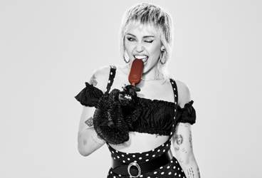 MAGNUM PRESENTA: MILEY IN LAYERS