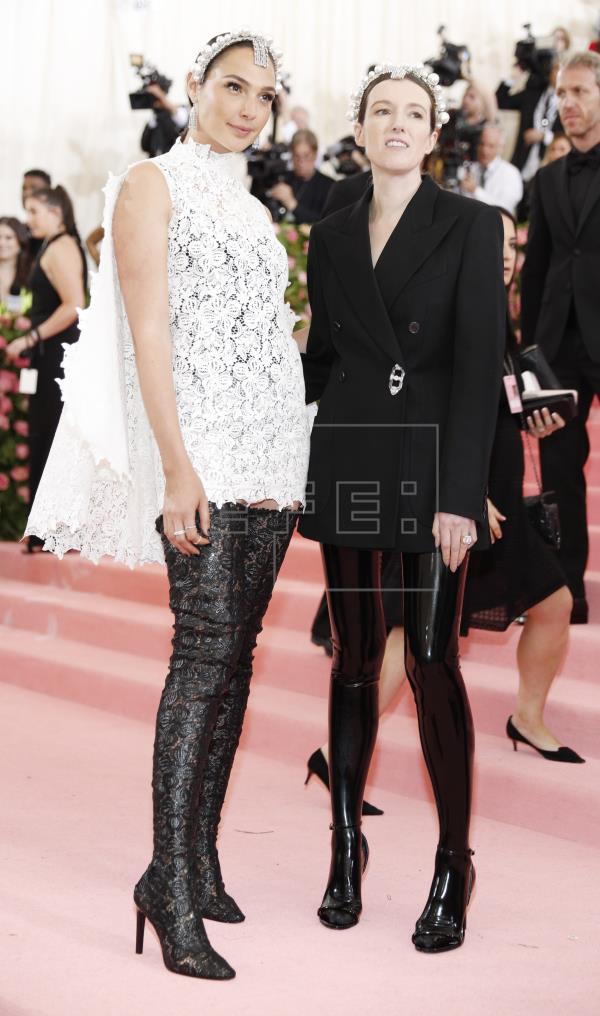 Clare Waight Keller abandona la dirección creativa de Givenchy