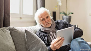 Las personas mayores luchan con la tecnología, y a menudo sus hijos no ayudan