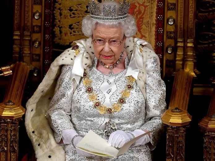Reina Isabel toma una fuerte decisión contra Harry y Meghan Markle