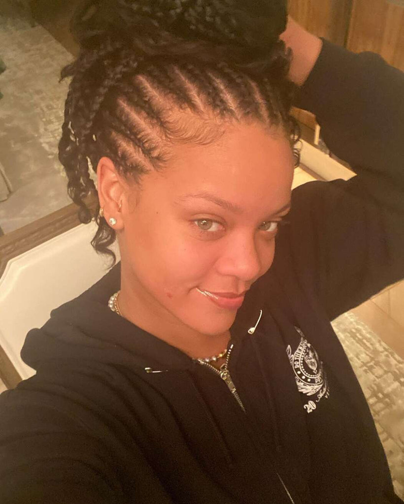 Rihanna publica selfie sin maquillaje
