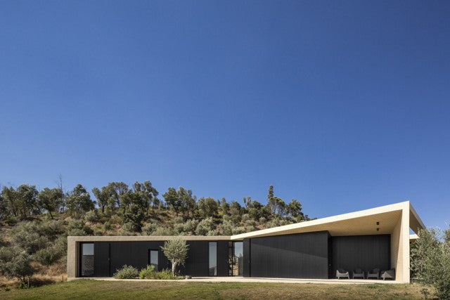 Portugal: ‘Tomar Hill House’ – Contaminar Arquitectos