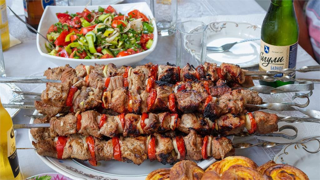 What Wine Sommeliers Suggest for Backyard Barbecues