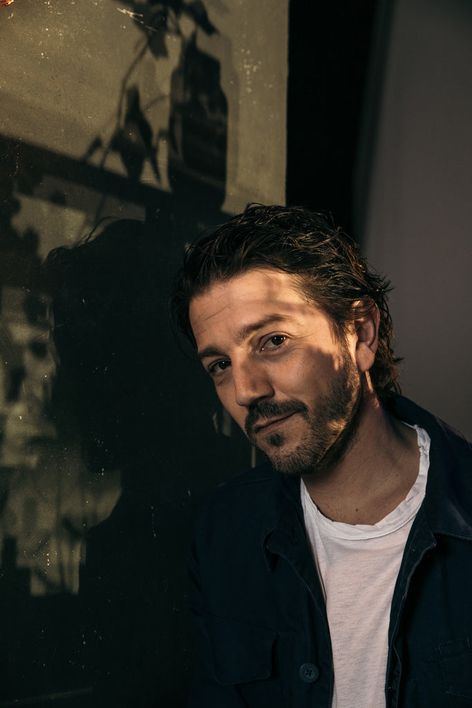 ¡Diego Luna,  ponen a la venta sus prendas para apoyar a causas sociales e impulsar la moda circular!