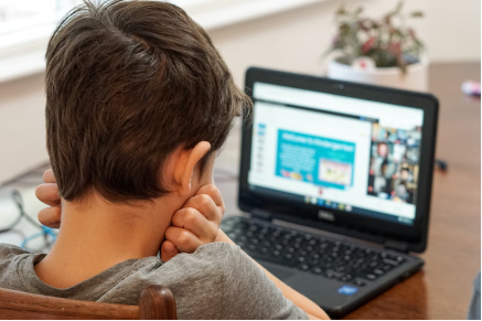 El 88% de los padres cree que los niños son adictos a las pantallas. ¿Cuáles son los riesgos?