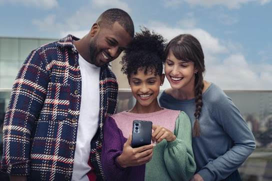 Llega a Telcel el smartphone 5G más delgado: el motorola edge 30