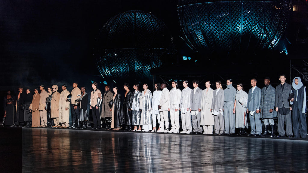 Personalidades latinas incendian desfile fall winter 2022 de Boss en Milán