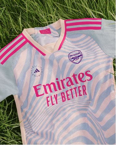adidas y Arsenal presentan su primer kit de visitante con Stella McCartney para Arsenal Women