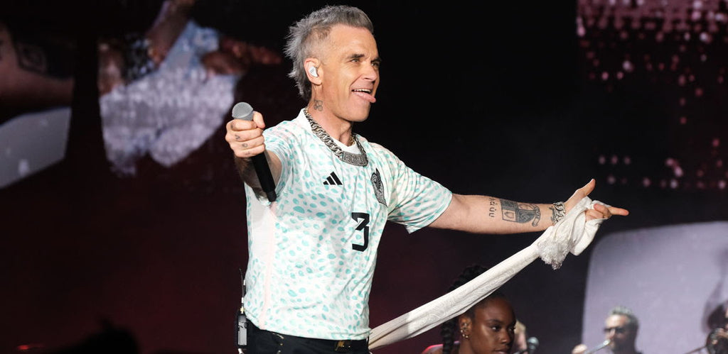 Robbie Williams y la Selección Femenil se presentaron en el TECATE EMBLEMA